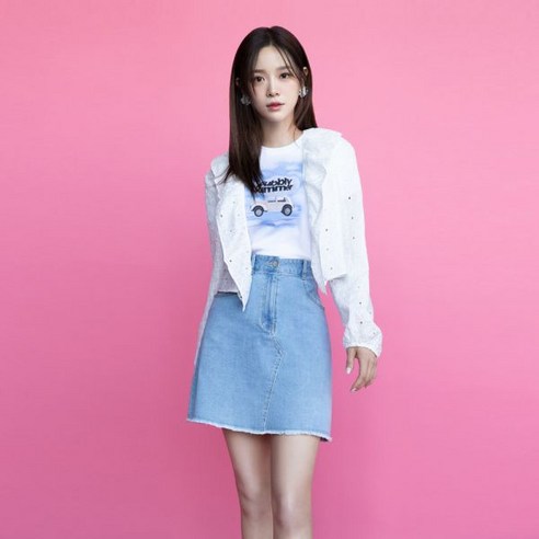 잇미샤 그래픽 포인트 크롭 티셔츠 ITO4WTS130