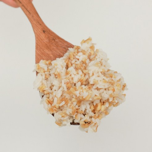 영양가 높고 맛있는 햇곡의 국산 유기농 호라산밀로 건강한 식단에 착한 탄수화물을 더하세요.
