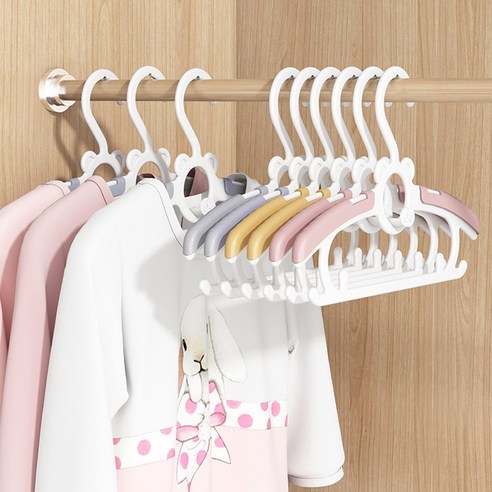 아이의 옷 정리를 쉽게 해주는 포그망 옷걸이