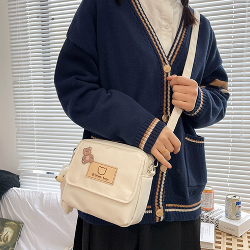 귀여움과 실용성을 한번에! 하이든 곰돌이 미니 크로스백으로 가벼운 외출을 완성하세요.