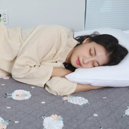 듀젯 전자파없는 온열 탄소매트 전기장판은 탁월한 온열 치료와 전자파 차단 기능을 제공하여 근육 피로 완화와 편안한 수면을 돕습니다.