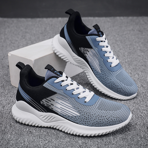 여름 활약을 위한 통기성 남성 신발