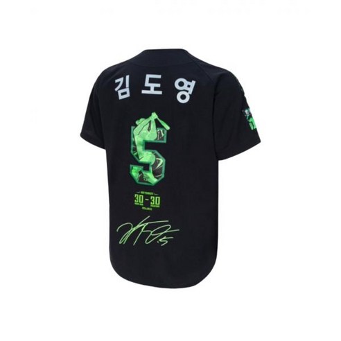 기아 타이거즈 김도영, 불멸의 기록을 담은 블랙 유니폼: 야구 역사의 새로운 장을 기념하다 2025기아타이거즈유니폼