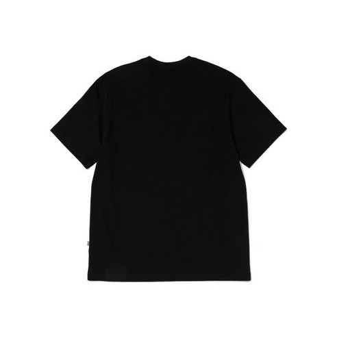 북극곰의 포근함을 담은 노르디스크 블랙 반팔 티셔츠로 일상에 특별함을 더하다.