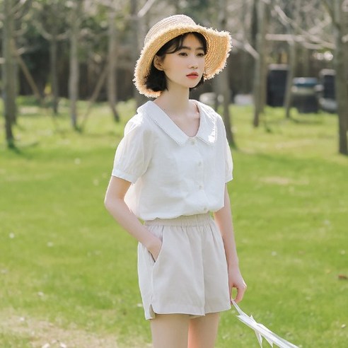 DFMEI 작은 신선한 인형 칼라 화이트 반팔 셔츠 여성의 디자인 감각 틈새 달콤한 서양식 셔츠 모든 경기 한국 스타일 겉옷