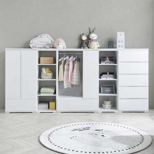 아이의 꿈을 담는 이케아 부숭에 화이트 옷장
