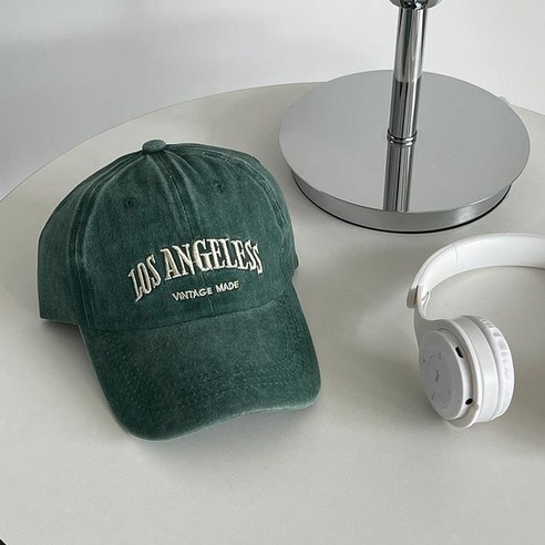 시간의 멋을 담은, 미다미 빈티지 워싱 볼캡으로 당신의 스타일을 완성하세요.