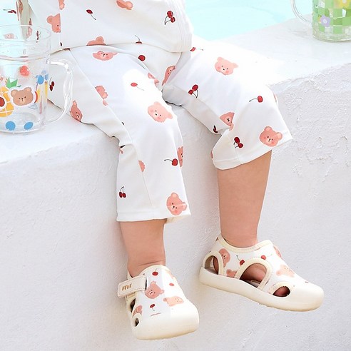 안전하고 편안한 베베누보 아기 아쿠아슈즈로 즐거운 물놀이를 선물하세요!