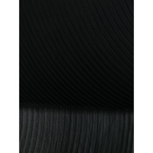 여름에도 포기할 수 없는 스타일, 이세이 미야케 와시 플리츠 스카프로 완성하세요!