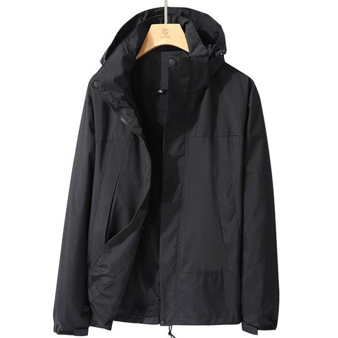 날씨 걱정 없이 스타일을 완성하는 만능 바람막이 자켓