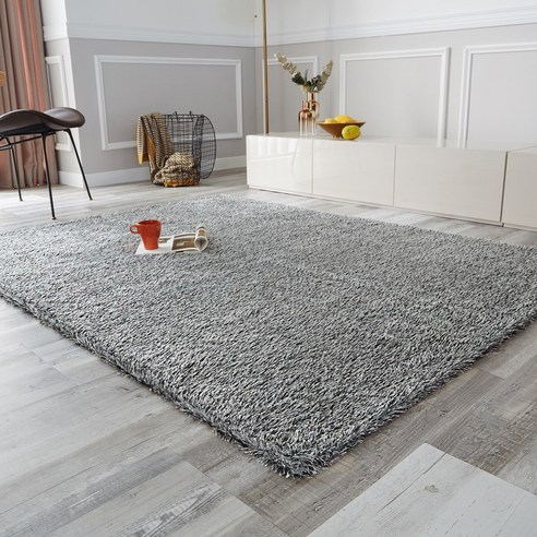 포근함과 스타일을 동시에 갖춘 특대형 샤기 카페트