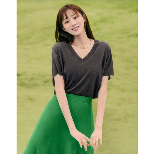 멋진 색상과 여러 사이즈로 다양한 코디에 활용할 수 있는 겨울용 여성 니트