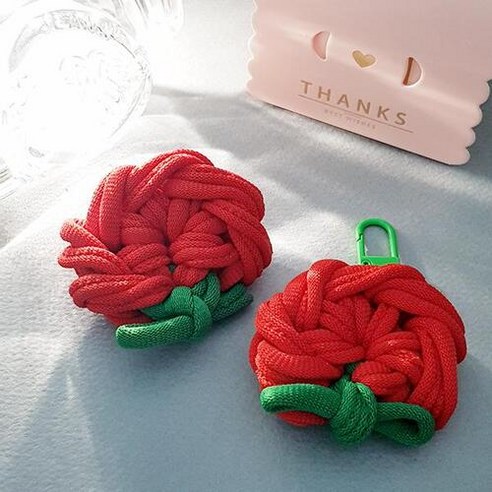 정성을 담아 직접 만드는 양말목 카네이션 키링으로 특별한 감동을 선물하세요!