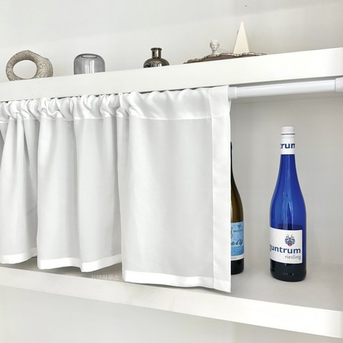 우아함과 실용성을 갖춘 커텐하우스 도톰쉬폰 주방 바란스 커튼