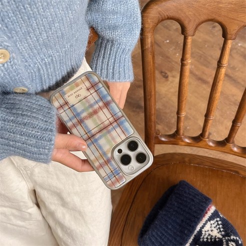 포근함이 감도는 겨울날의 작은 행복, 크레용샵 에폭시 체크 아이폰 케이스