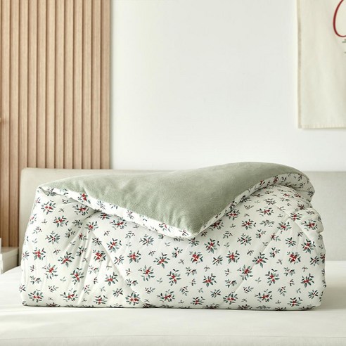 따뜻함과 편안함을 선사하는 홀리베리 소프트워싱 극세사 양면 차렵이불