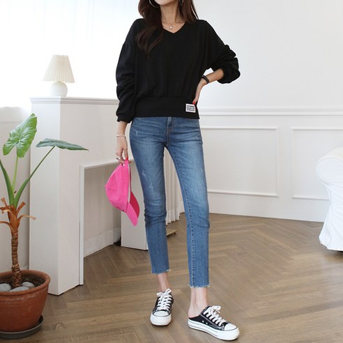 여성을 위한 세련되고 편안한 V넥 크롭맨투맨