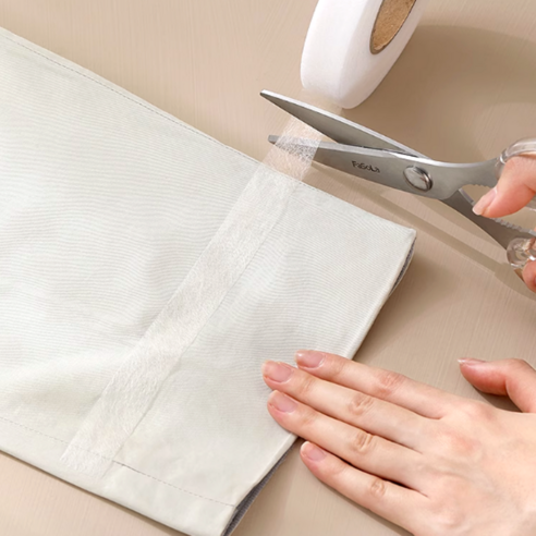 63m 셀프 수선 테이프로 시간과 비용을 절약하고 완벽한 핏을 완성하세요.