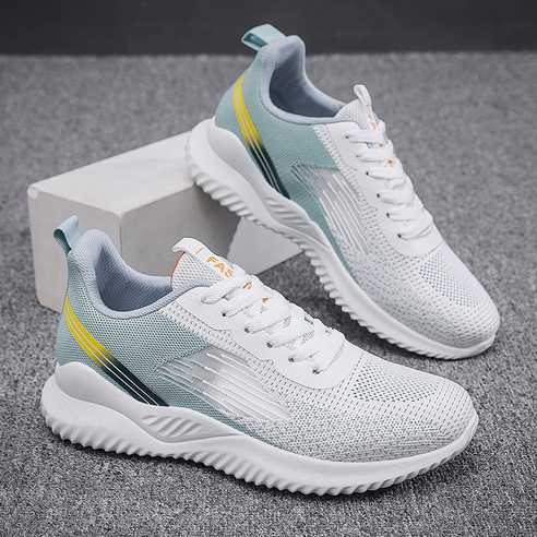 여름 활약을 위한 통기성 남성 신발