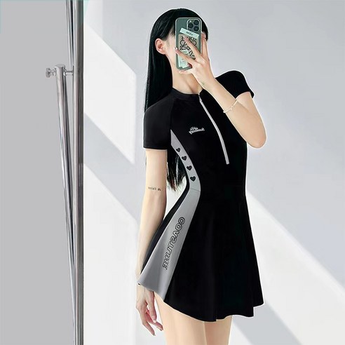세련된 룩을 완성해주는 여성용 수영복