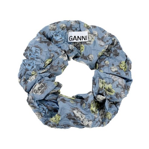 가니(GANNI) 블루 크링클 새틴 스크런치 헤어밴드: 당신의 스타일을 완성하는 매혹적인 푸른 물결 가니스크런치
