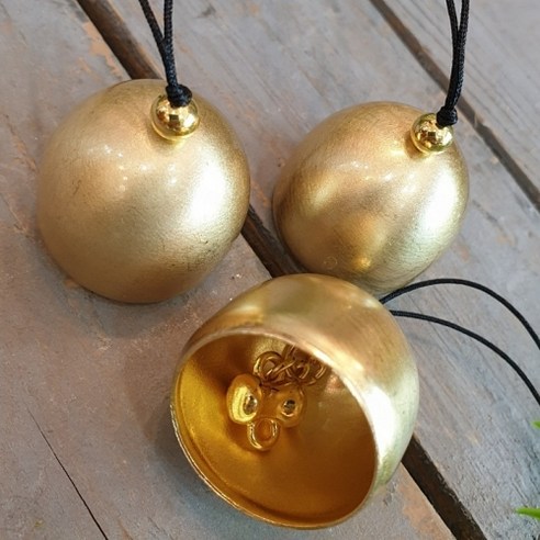 서후네의 황동 풍경 소리, 행운을 불러오는 현관 종문 1개 일본종