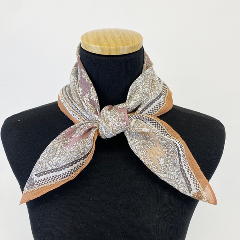 여름 쾌적함과 스타일을 책임지는 닥스 쁘띠 스카프