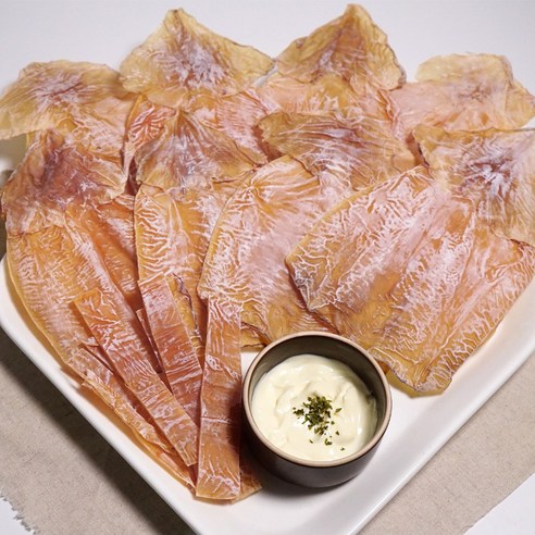 맛있고 영양가 있는 [더주] 몸통건오징어로 건강한 해산물 간식을 즐기세요.