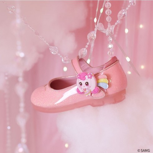 반짝이는 꿈을 담은 캐치티니핑 LED 글리터 메리제인으로 아이의 특별한 하루를 선물하세요.