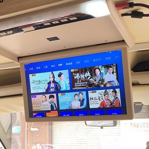 드넓은 하늘을 품은 듯, 자동차 안의 영화관: 천장 모니터로 완성하는 특별한 여정 카니발천장모니터