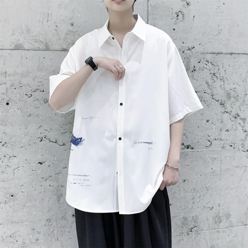 여름 얼음 실크 반팔 셔츠 남자의 홍콩 스타일 일본식 디자인 감각 대형 셔츠 유행 브랜드 Ins 잘 생긴 느슨한 코트