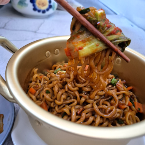 100% 국내산 갓 담근 얼갈이열무김치로 풍성한 밥상을!