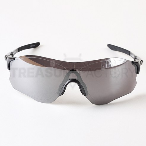 눈부신 햇살 아래, 당신의 퍼포먼스를 책임질 오클리 이브이제로패스