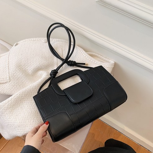 틈새 디자인 가방 2021 새로운 패션 스타일 우아한 레트로 어깨 메신저 가방 휴대용 작은 정사각형 가방
