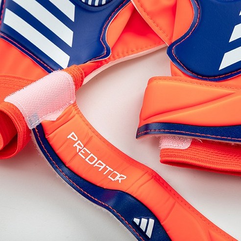 필드를 지배하는 수호신, 아디다스 축구 골키퍼 트레이닝 글러브