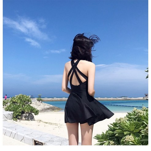 매혹적인 여름, 베르슈어 홀터넥 백크로스 모노키니와 함께