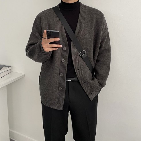 어둑 오버핏 브이넥 탄탄 울 가디건은 다양한 스타일과 풍부한 장점을 가지고 있습니다.