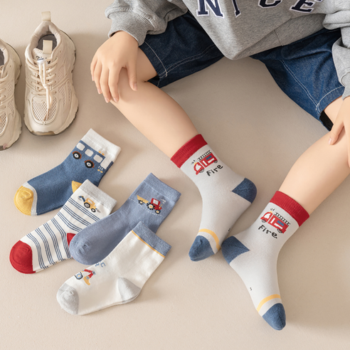 튼튼한 꿈을 응원하는 와이비비 아동용 중장비 남아 양말 세트