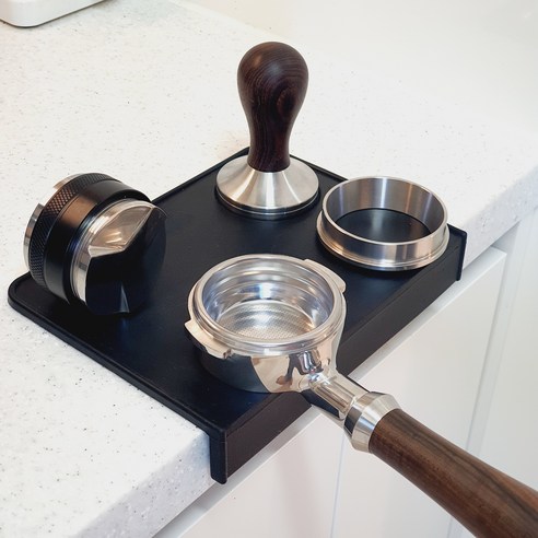 바텀리스 포터필터로 채널링을 방지하고 커피의 진정한 맛을 끌어내세요.