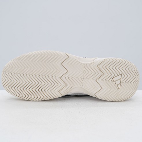 발목 걱정 없이 테니스 실력 향상을 도와주는 아디다스 테니스화