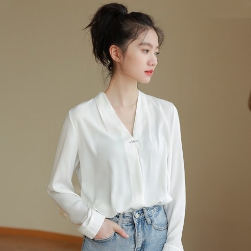 SU 화이트 V 넥 긴팔 셔츠 여성 디자인 감각 틈새 전문 통근 프랑스어 우아한 세련된 복고풍 홍콩 스타일