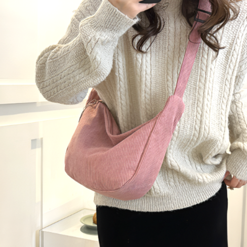 여성을 위한 세련된 실용성: 루아벨라 코듀로이 보부상 가방