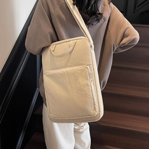 노트북 가방, 무거운 짐에 어깨는 괜찮으신가요? 가볍고 실용적인 크로스백 선택 가이드 가벼운노트북가방