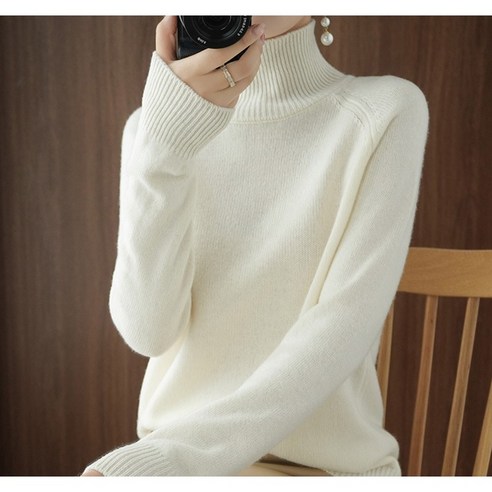 캐시미어 원단으로 소프트한 느낌으로 부드럽고 따뜻하게 입을 수 있는 터틀넥 니트티