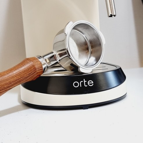 에스프레소 추출 극대화를 위한 오르테 51mm 바텀리스 포터필터