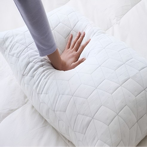 라인홀트 베개로 쿨하고 편안한 숙면을 경험하세요.