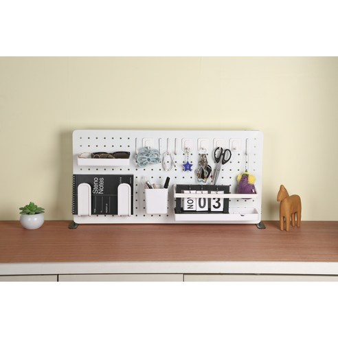 좁은 책상, 넓게 쓰는 마법같은 공간 활용템!