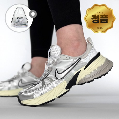 내 발에 은빛 날개를 달다: 나이키 V2K 런, 스타일과 편안함을 모두 잡은 후기 나이키v2k