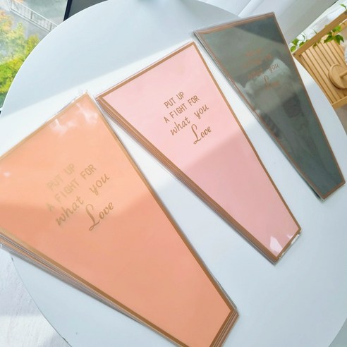 꽃다발에 우아함과 화려함을 더하는 하리움 꽃다발 포장지