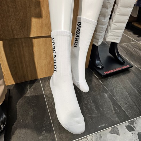 필드 위 스타일과 편안함을 책임지는 파사디골프 여성 스포츠 양말